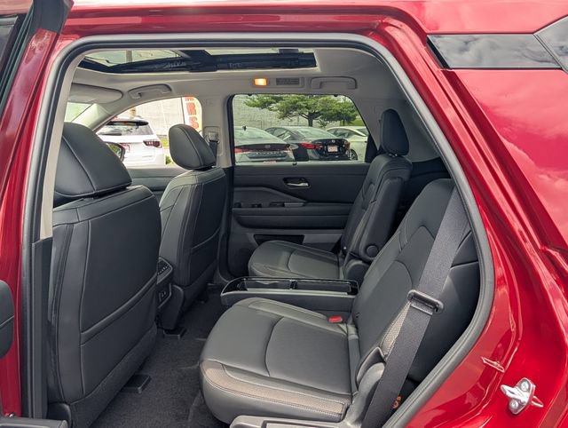 New 2026 Nissan Pathfinder SL w/ SL Premium Package AWD/4WD image 14
