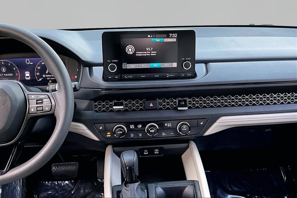 Used 2023 Honda Accord EX image 10