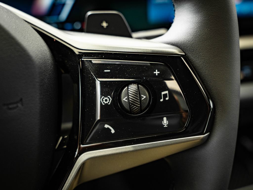 Certified 2025 BMW 530i xDrive AWD/4WD image 29