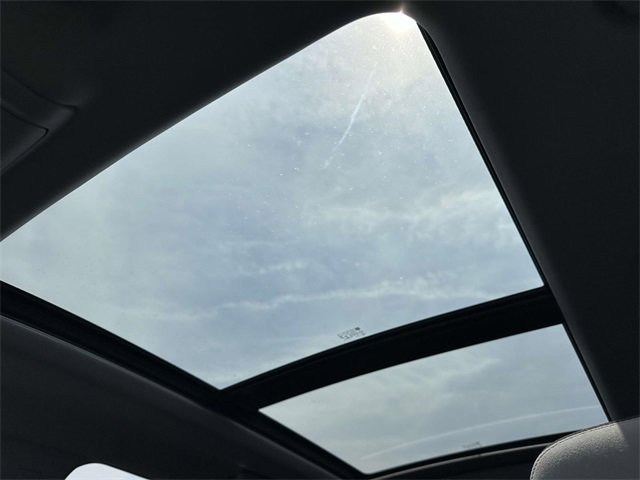 Used 2023 GMC Terrain SLE w/ Driver Convenience Package image 15