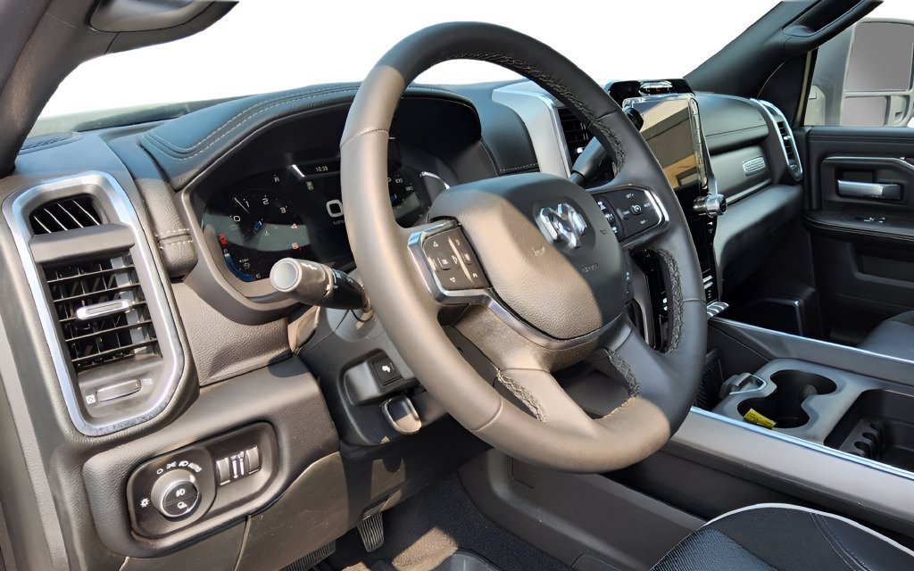 Used 2025 RAM 3500 Laramie AWD/4WD image 22