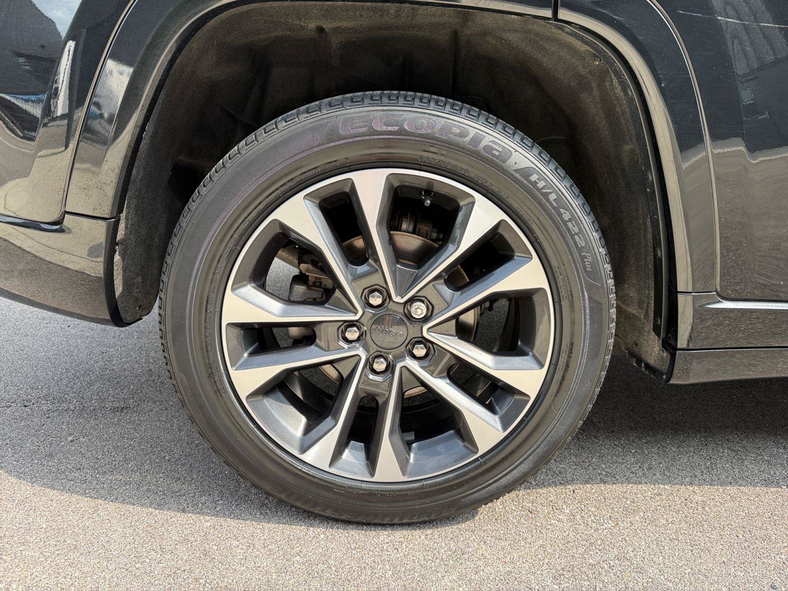 Used 2023 Jeep Grand Cherokee Overland AWD/4WD image 30