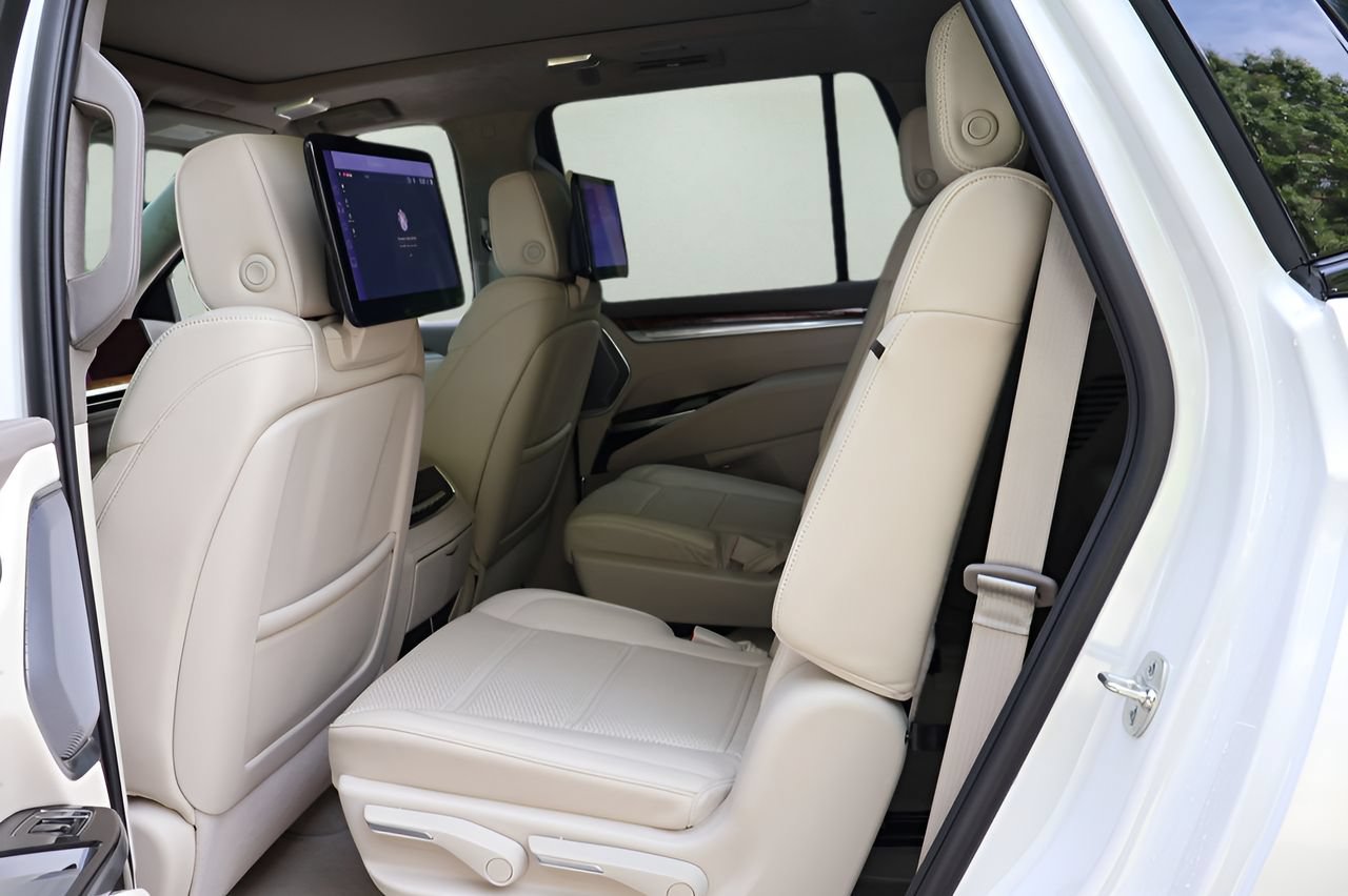 Certified 2025 Cadillac Escalade Sport Platinum AWD/4WD image 13