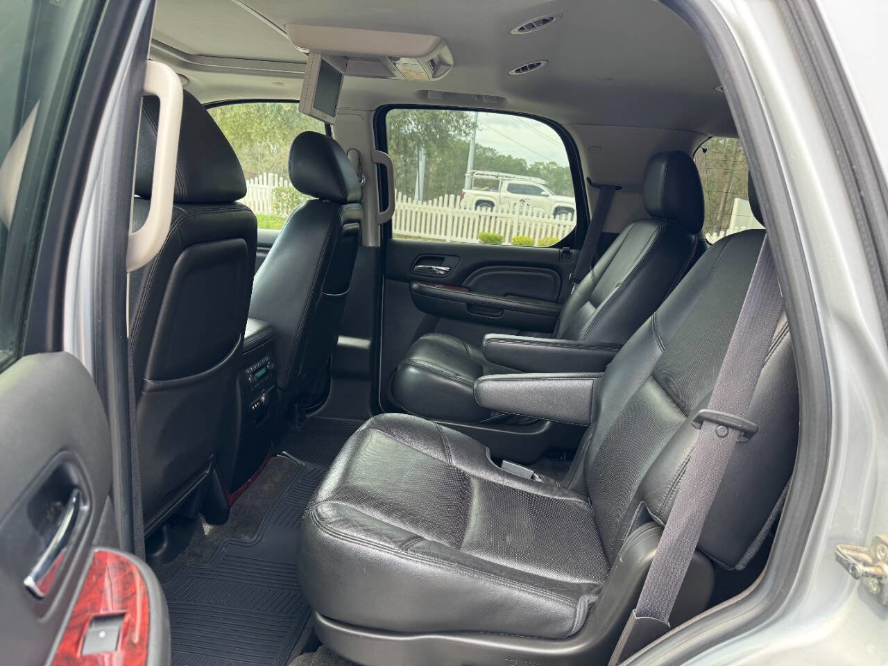 Used 2012 Cadillac Escalade Luxury image 12