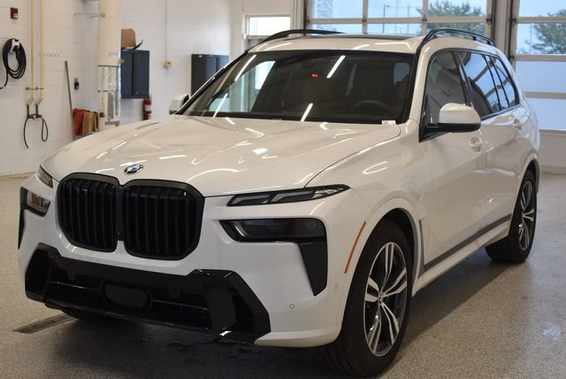 New 2027 BMW X7 xDrive40i w/ M Sport Package AWD/4WD image 3