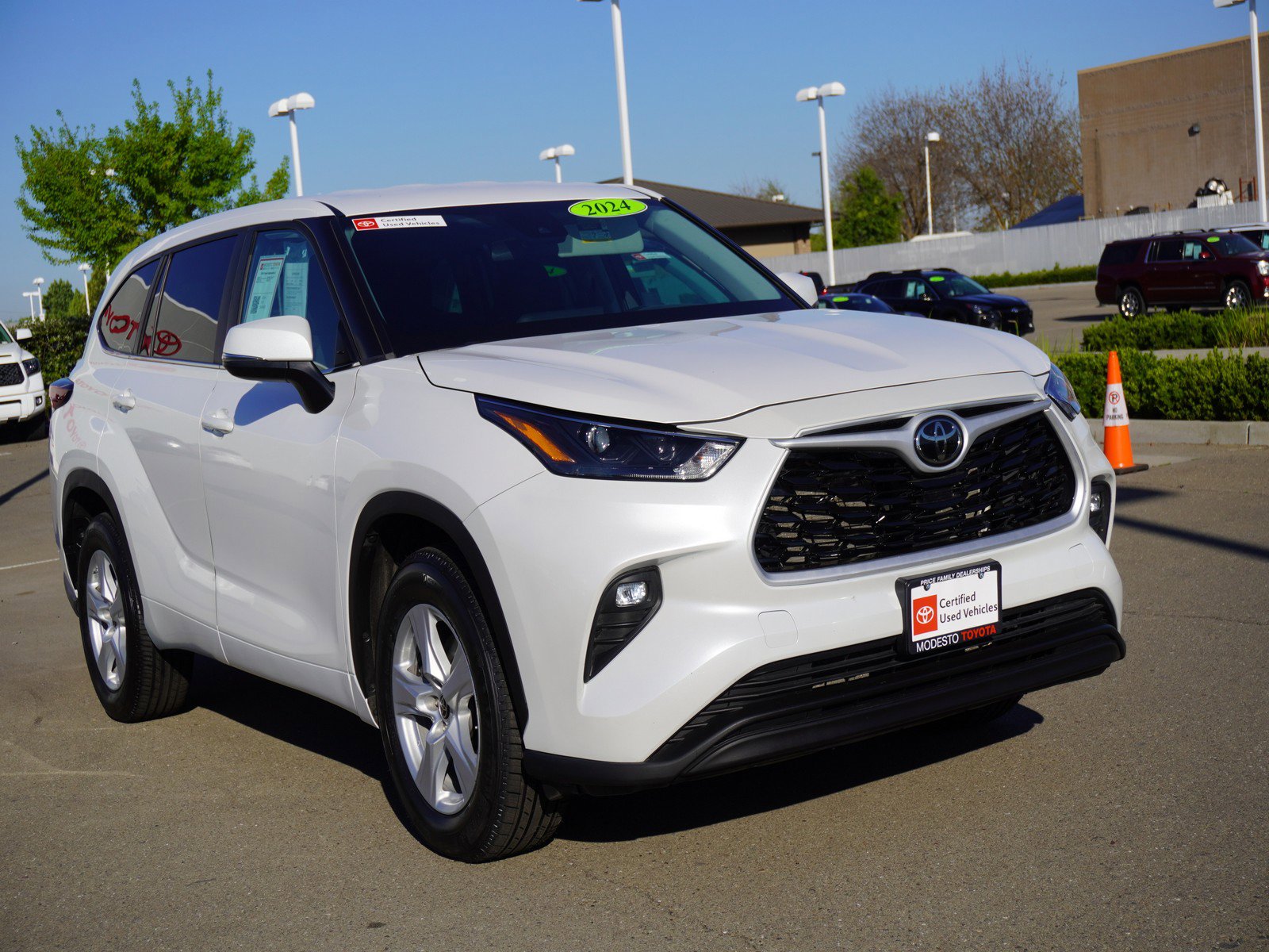 Used 2024 Toyota Highlander LE