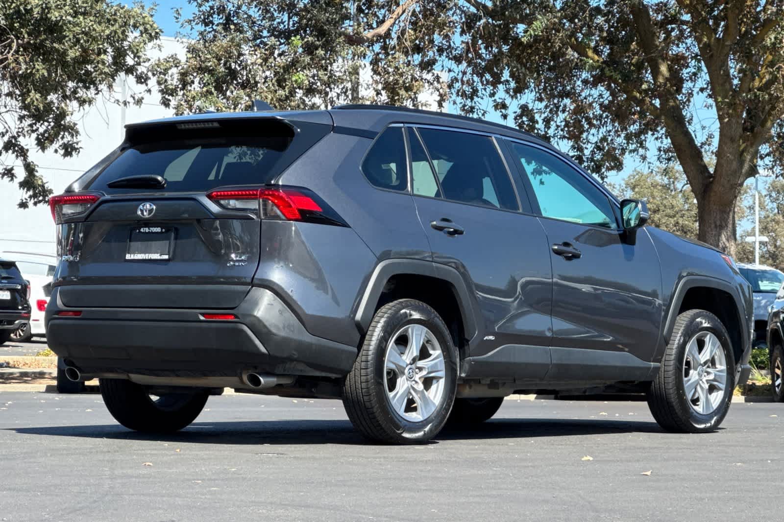 Used 2025 Toyota RAV4 XLE AWD/4WD image 2