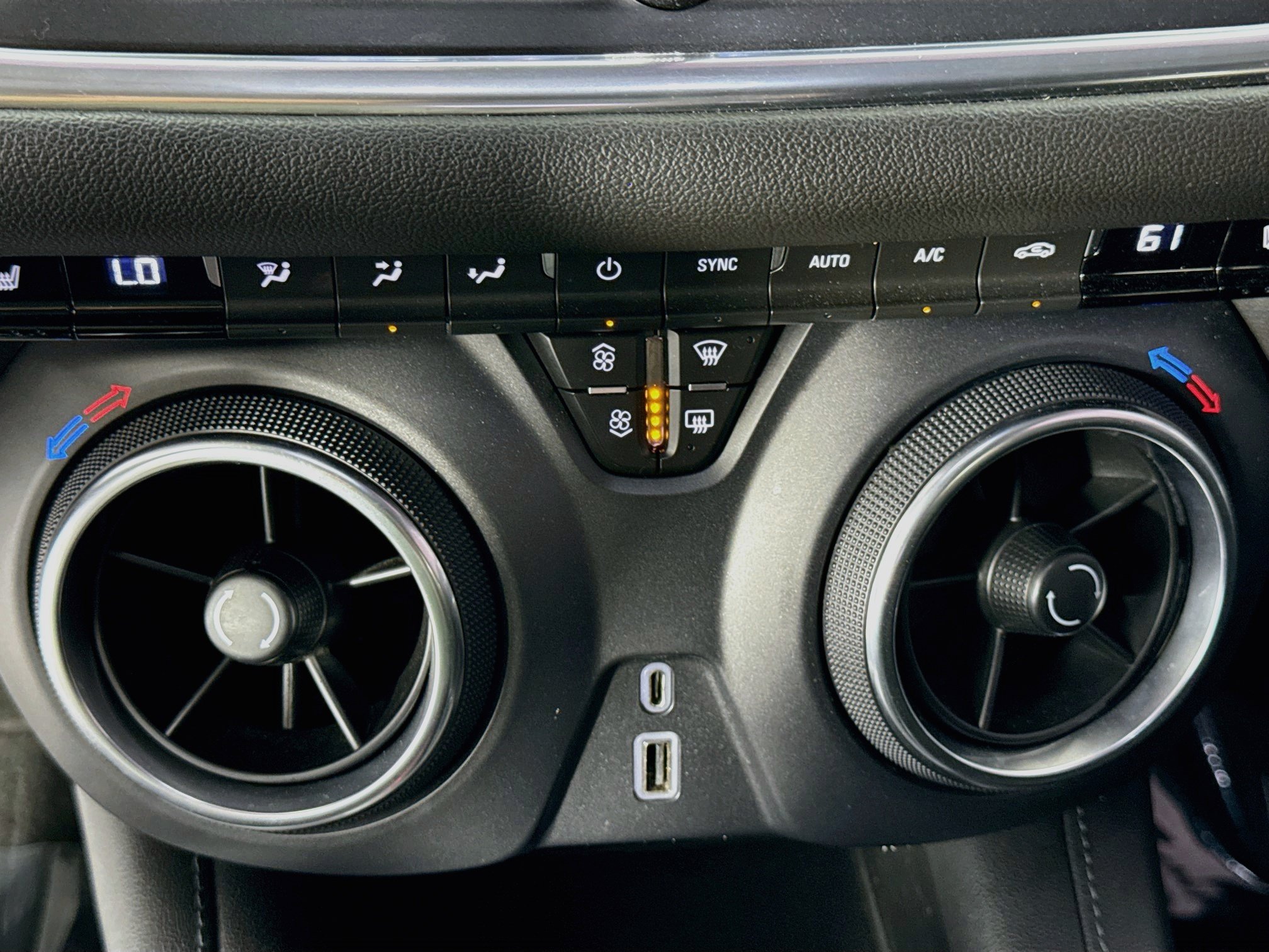 Used 2020 Chevrolet Blazer LT FWD image 18