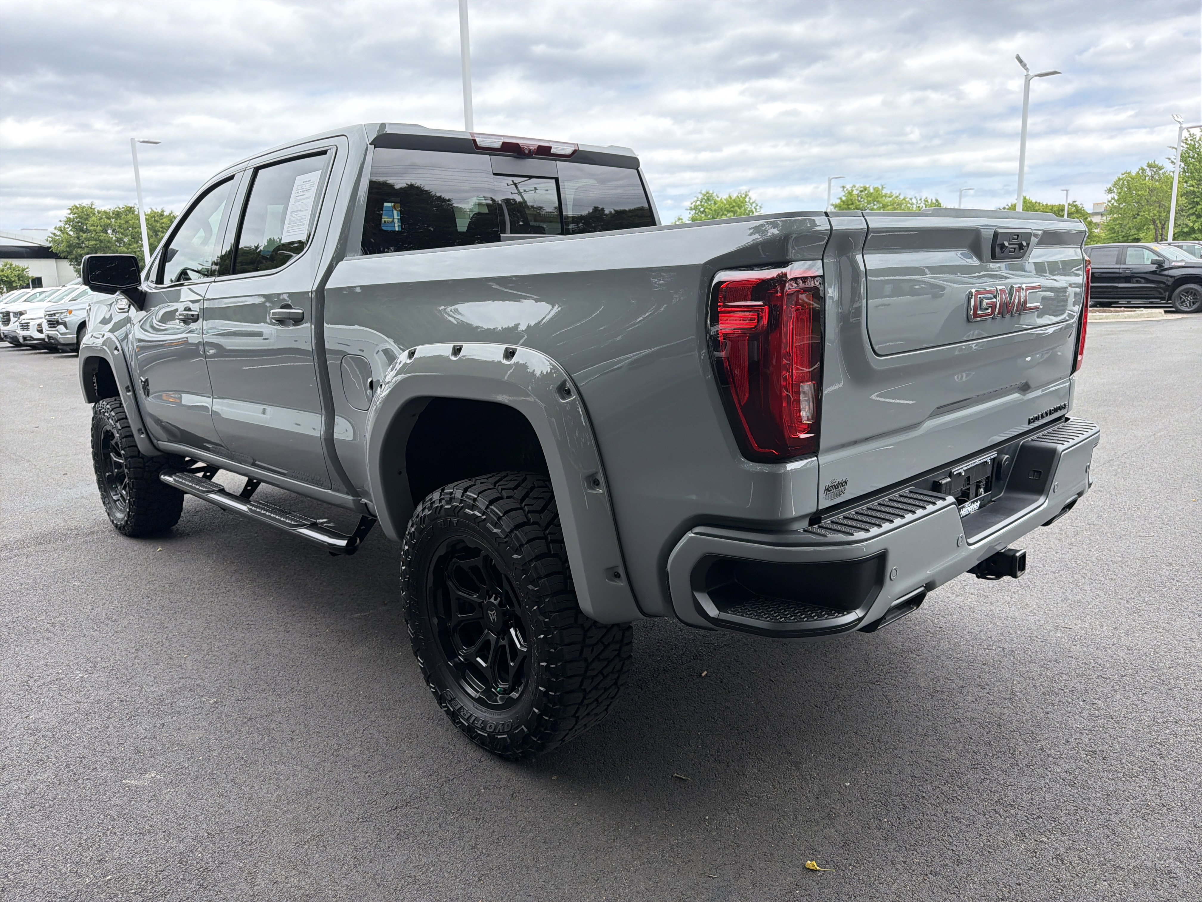 Used 2025 GMC Sierra 1500 AT4 w/ AT4 Premium Package AWD/4WD image 8