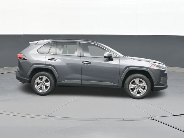 Used 2022 Toyota RAV4 XLE AWD/4WD image 18