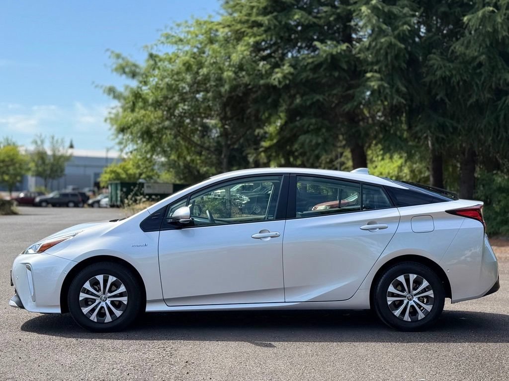 Used 2020 Toyota Prius XLE w/ Advanced Technology Package AWD/4WD image 2