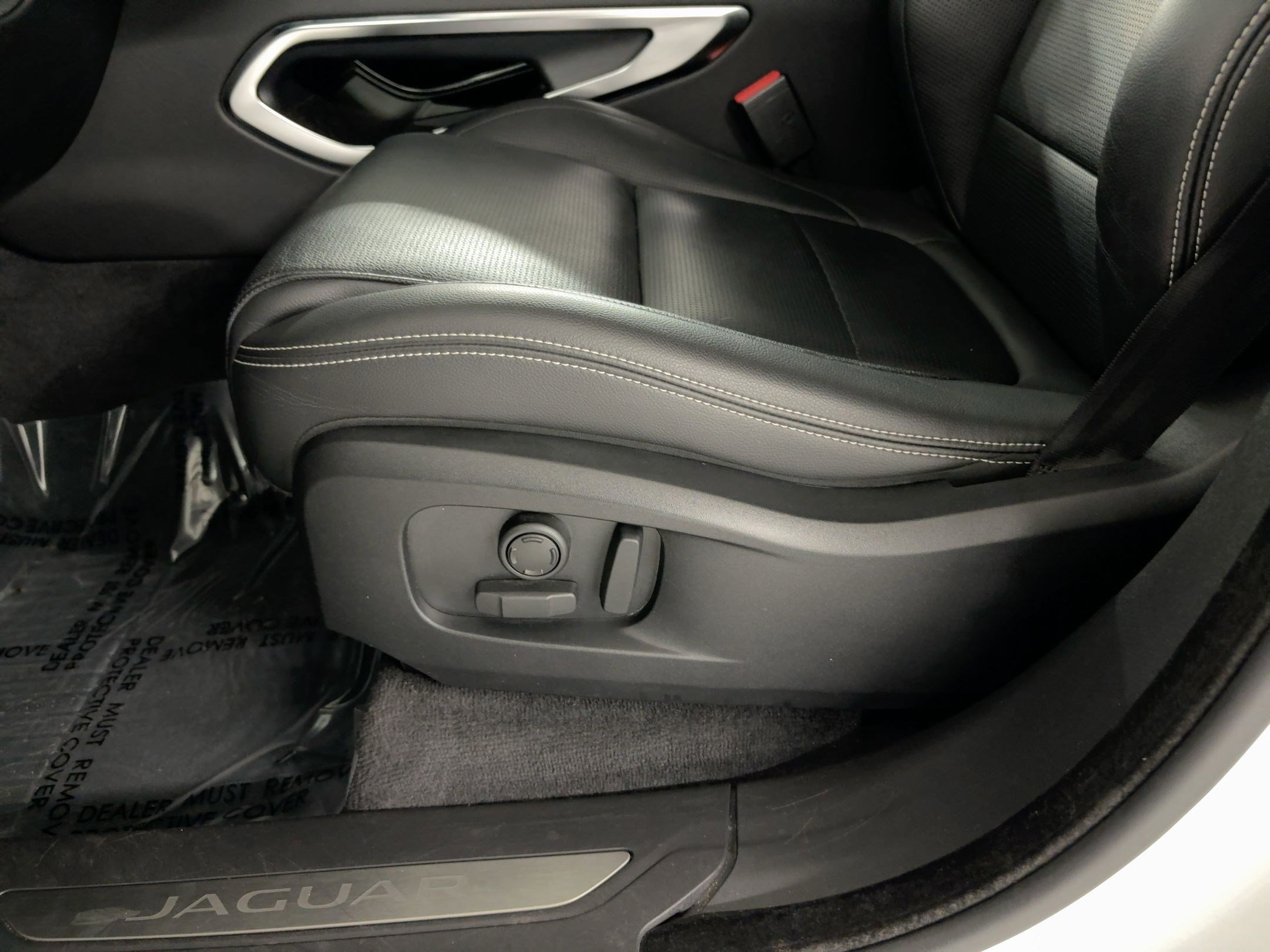 Used 2024 Jaguar F-PACE R-Dynamic S image 14