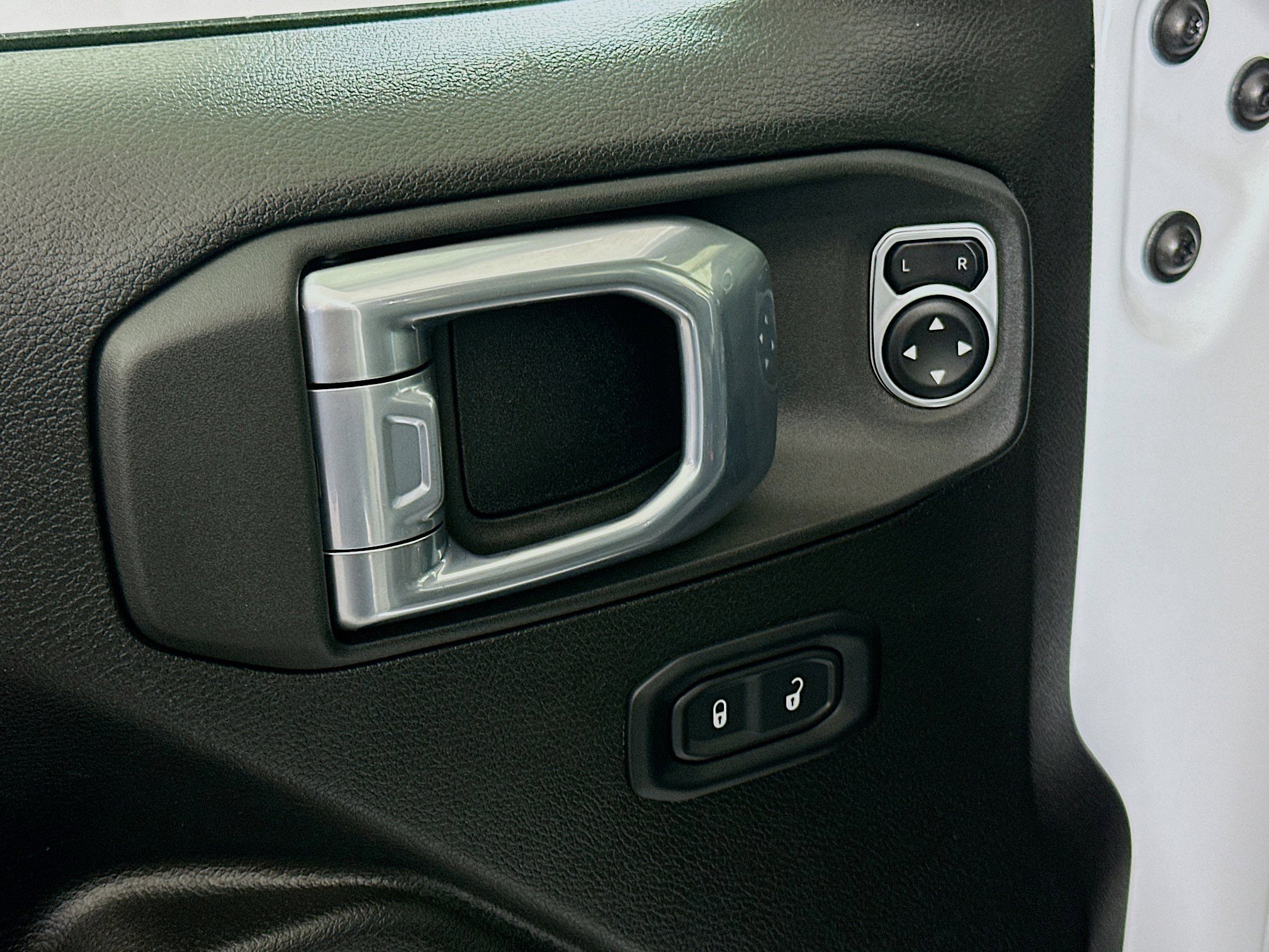 Used 2025 Jeep Wrangler Sport S image 15