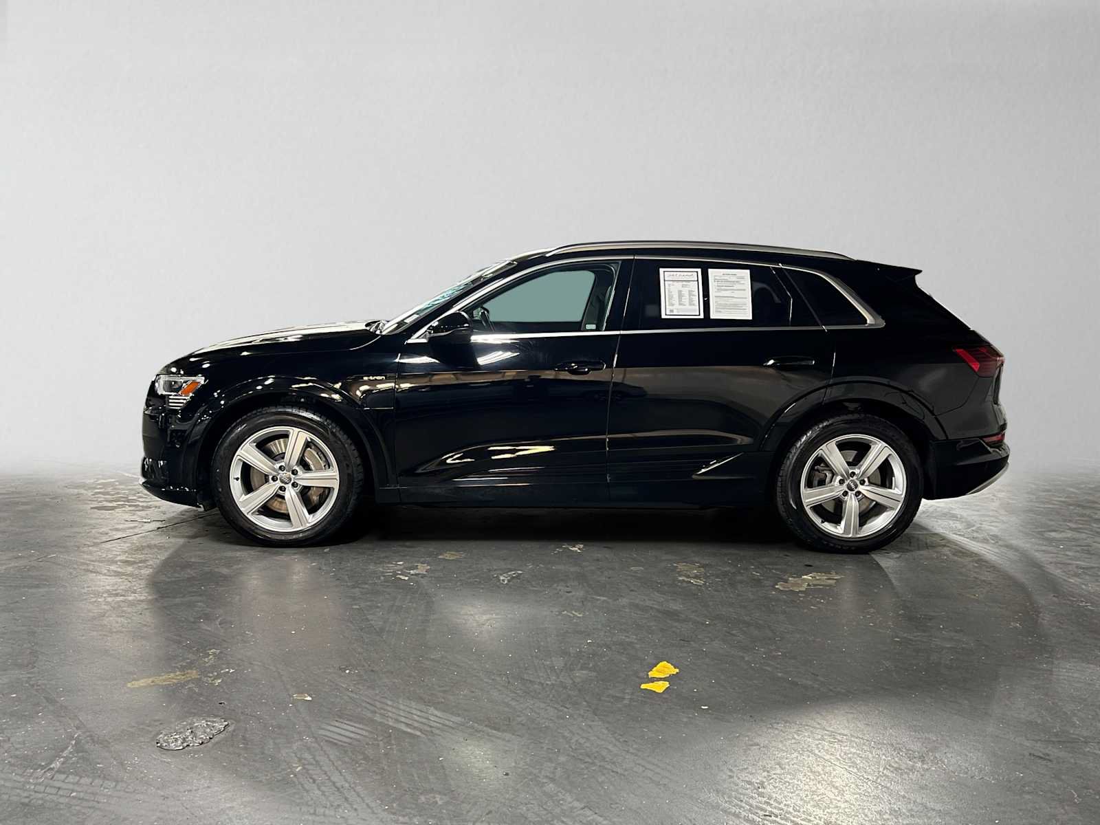 Used 2019 Audi e-tron Prestige w/ Prestige Package AWD/4WD image 6