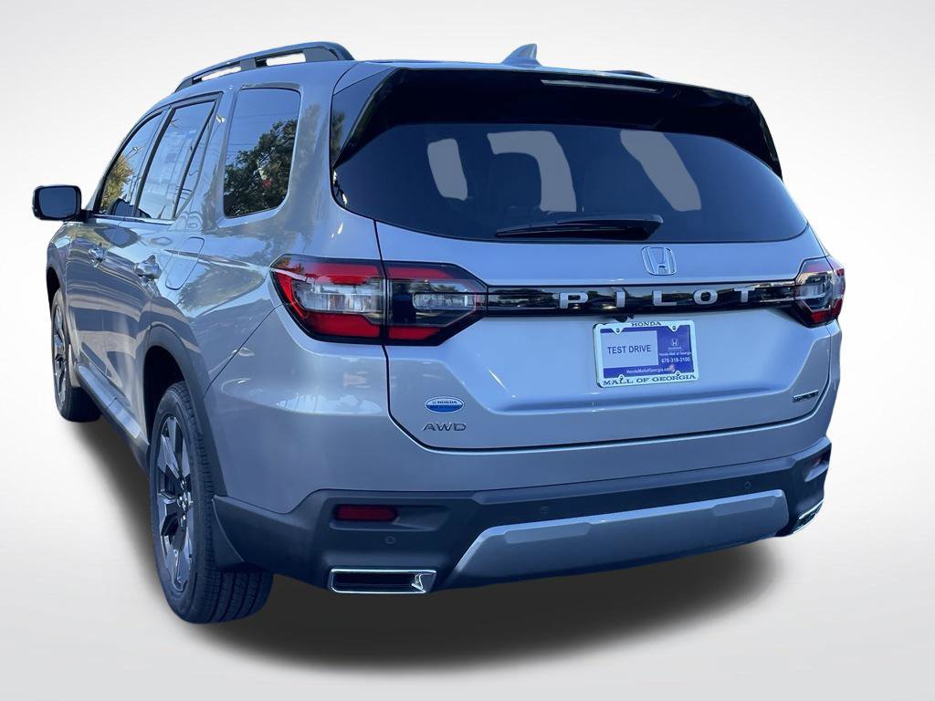 New 2026 Honda Pilot Touring image 4