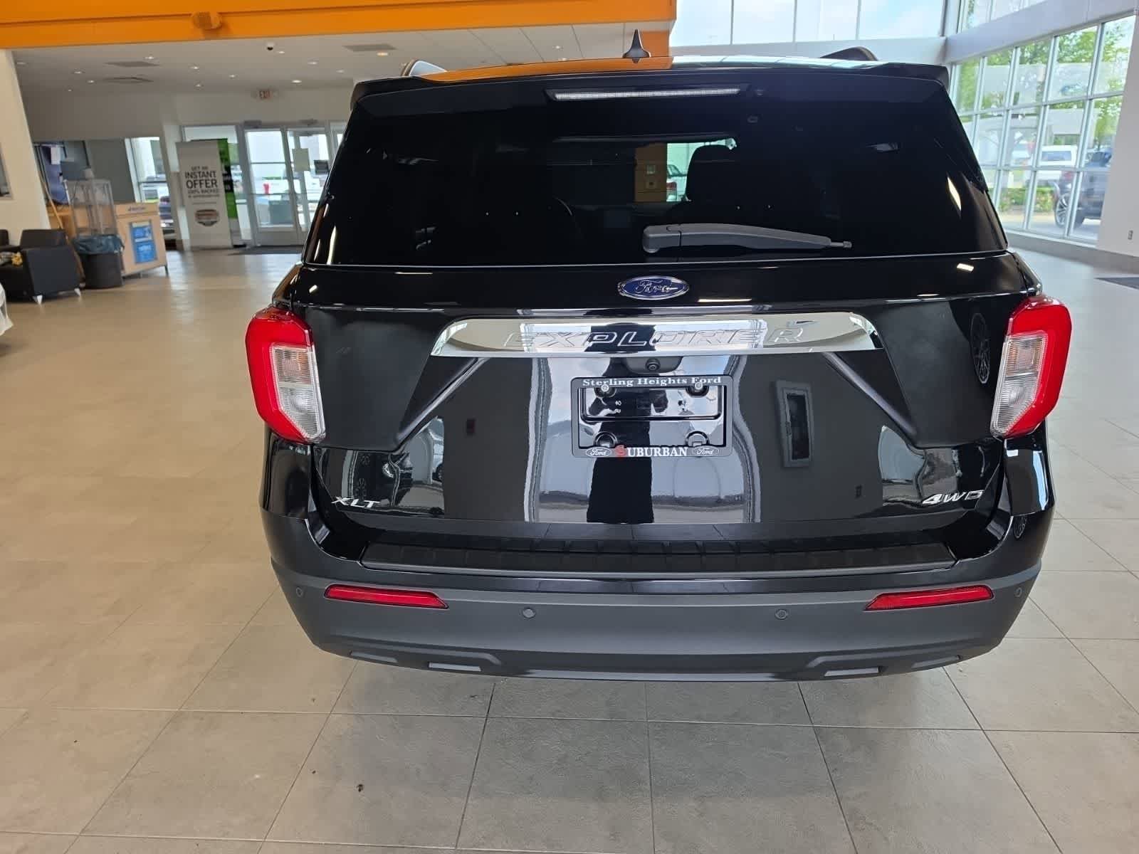 Used 2024 Ford Explorer XLT AWD/4WD image 9