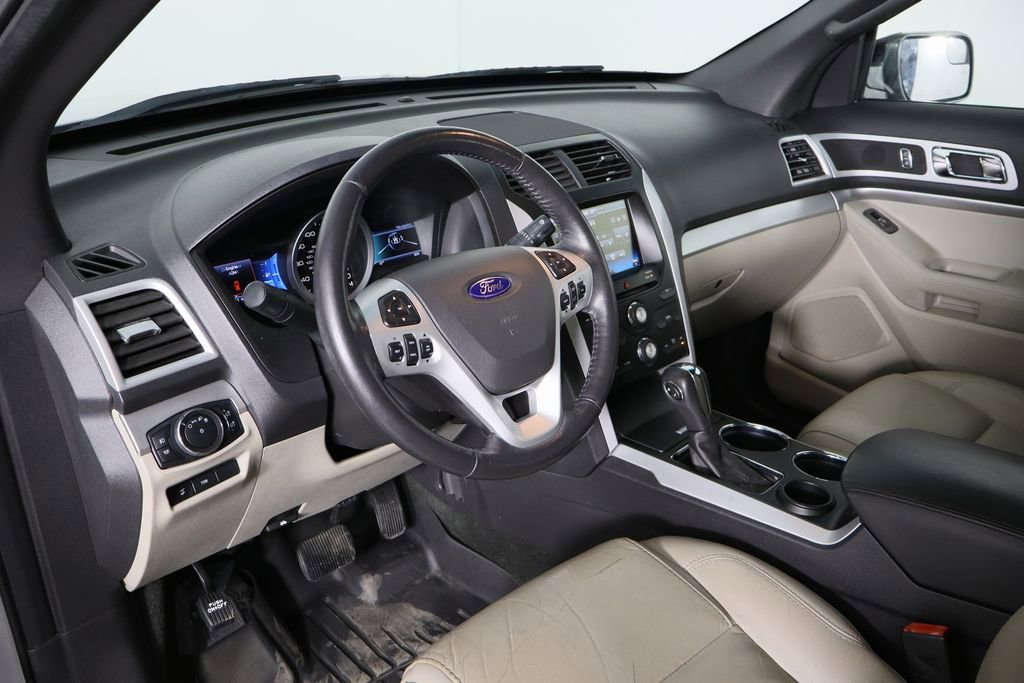 Used 2014 Ford Explorer XLT w/ Equipment Group 202A image 28