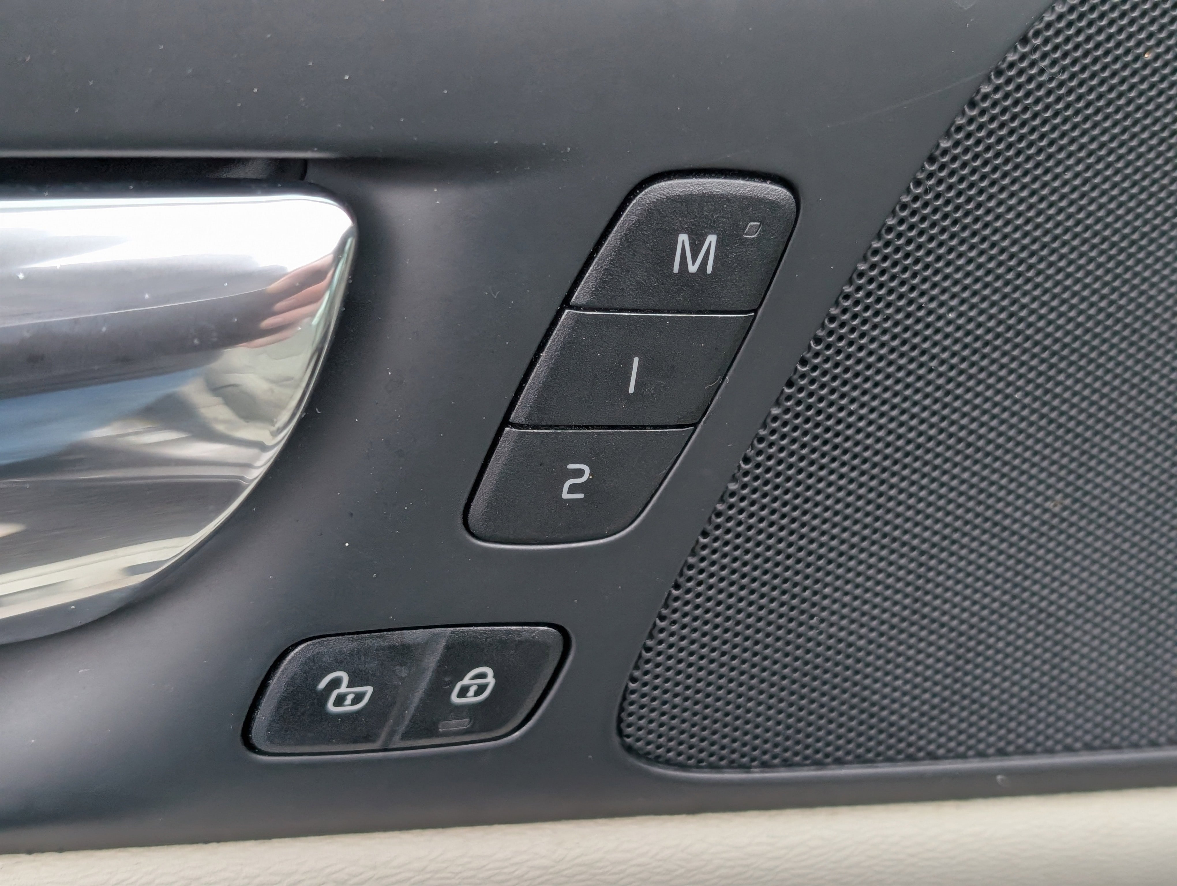 Used 2020 Volvo S60 T6 Momentum image 33