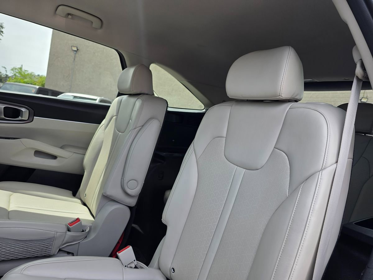 Used 2022 Kia Sorento S FWD image 18