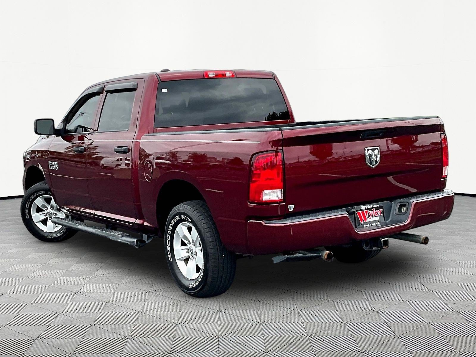 Used 2017 RAM 1500 Express RWD image 4