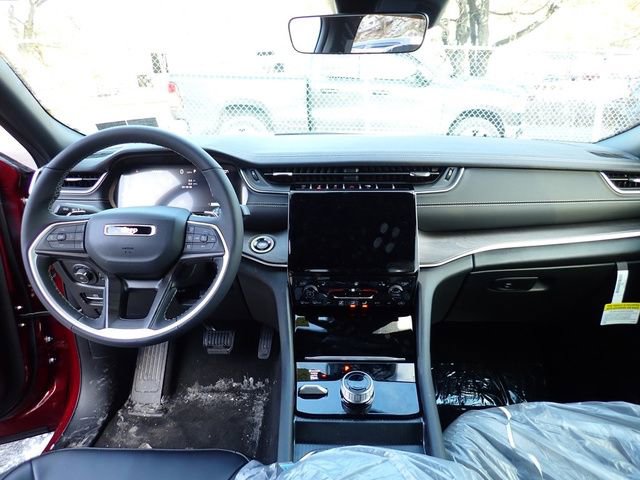 New 2025 Jeep Grand Cherokee Limited w/ Black Appearance Package image 15