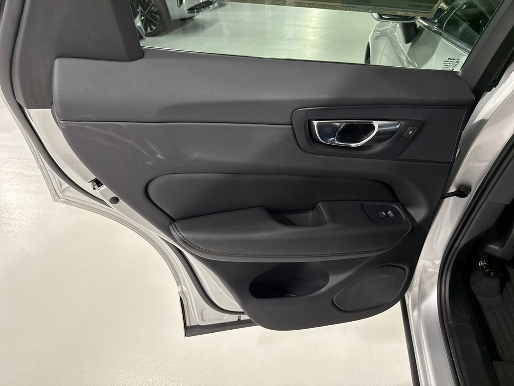 Used 2021 Volvo XC60 T5 Momentum w/ Advanced Package AWD/4WD image 21