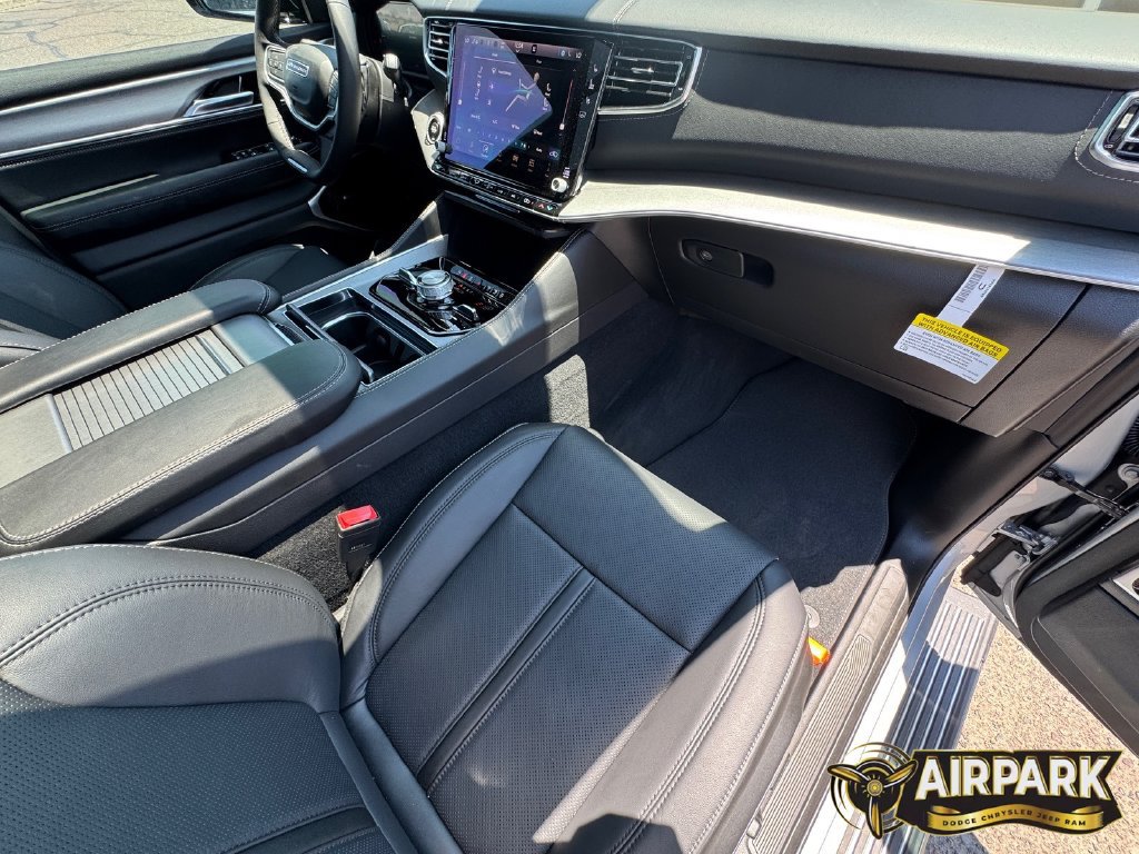 New 2026 Jeep Grand Wagoneer Limited AWD/4WD image 11