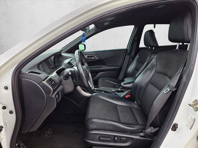 Used 2017 Honda Accord Sport image 10