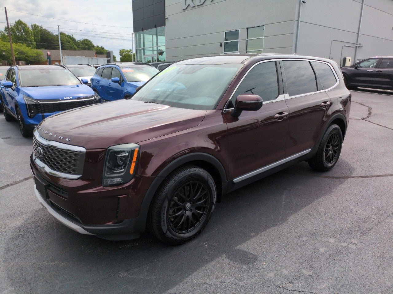 Used 2020 Kia Telluride LX AWD/4WD image 3