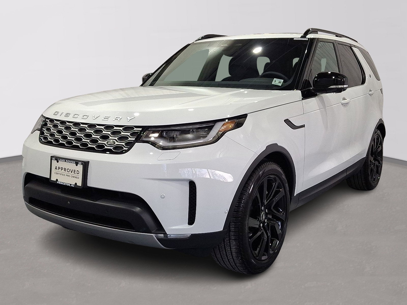 Certified 2025 Land Rover Discovery S image 1