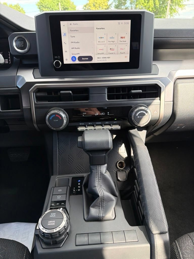 Used 2025 Toyota 4Runner SR5 AWD/4WD image 16