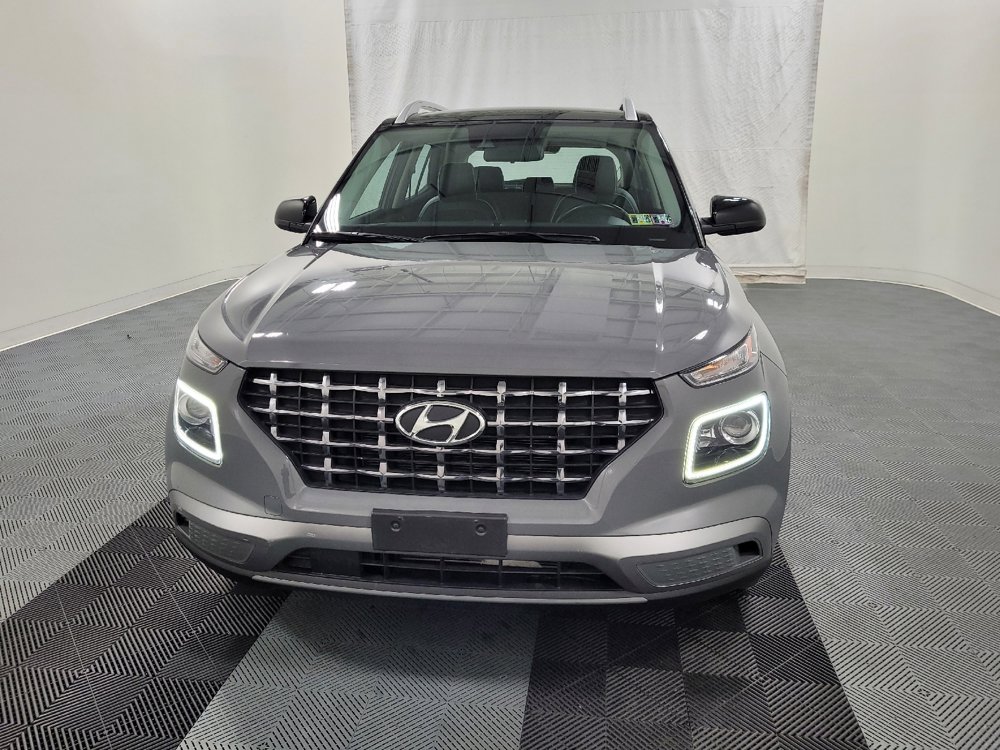 Used 2022 Hyundai Venue Limited image 15