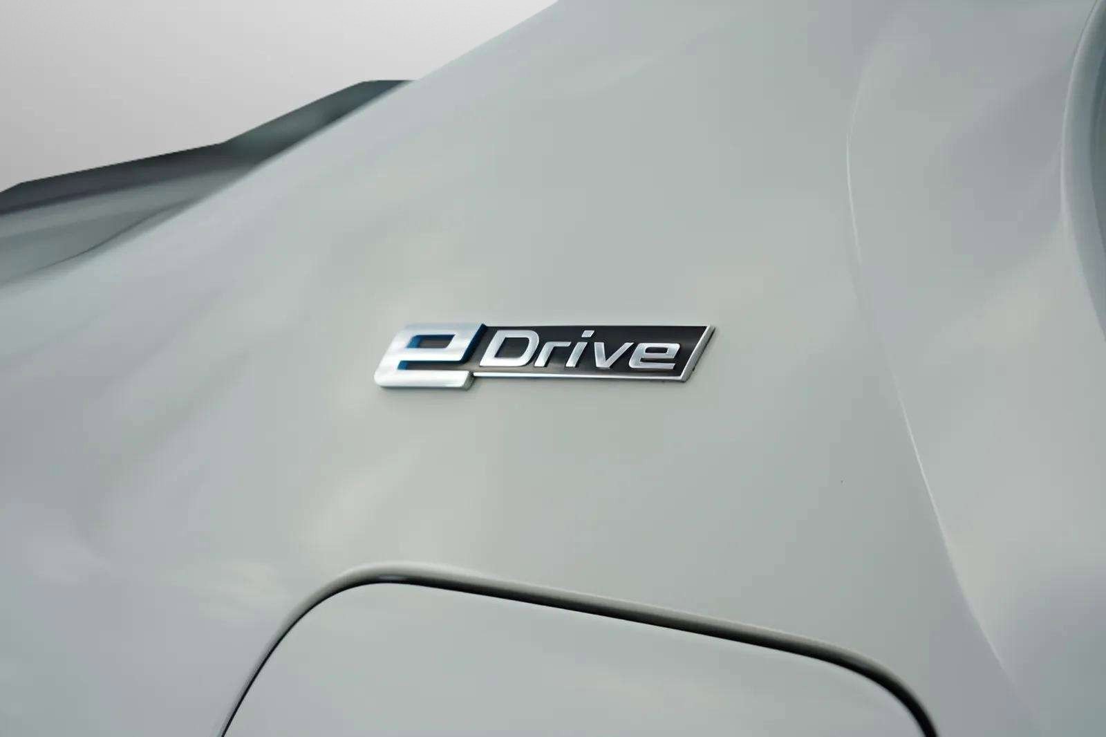 Used 2018 BMW 530e xDrive image 66