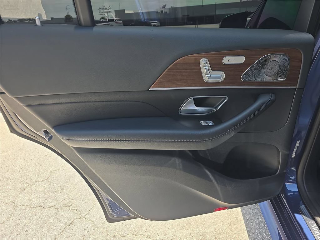 Used 2026 Mercedes-Benz GLS 450 4MATIC image 13