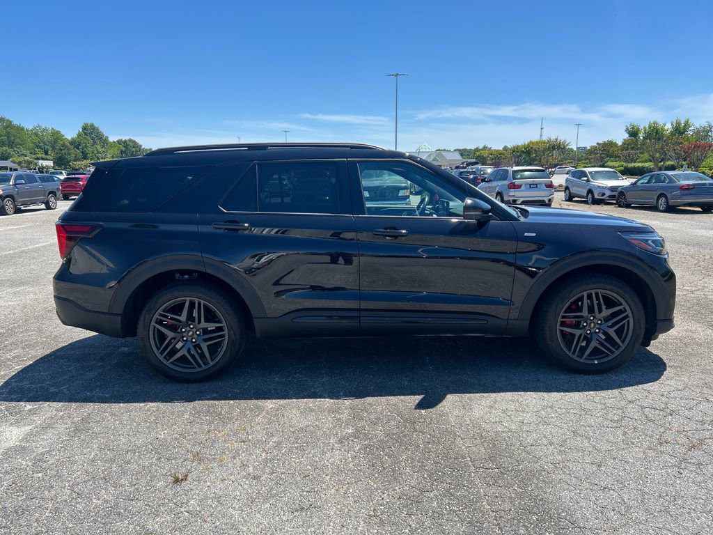 Used 2025 Ford Explorer ST-Line w/ ST-Line Street Pack AWD/4WD image 7
