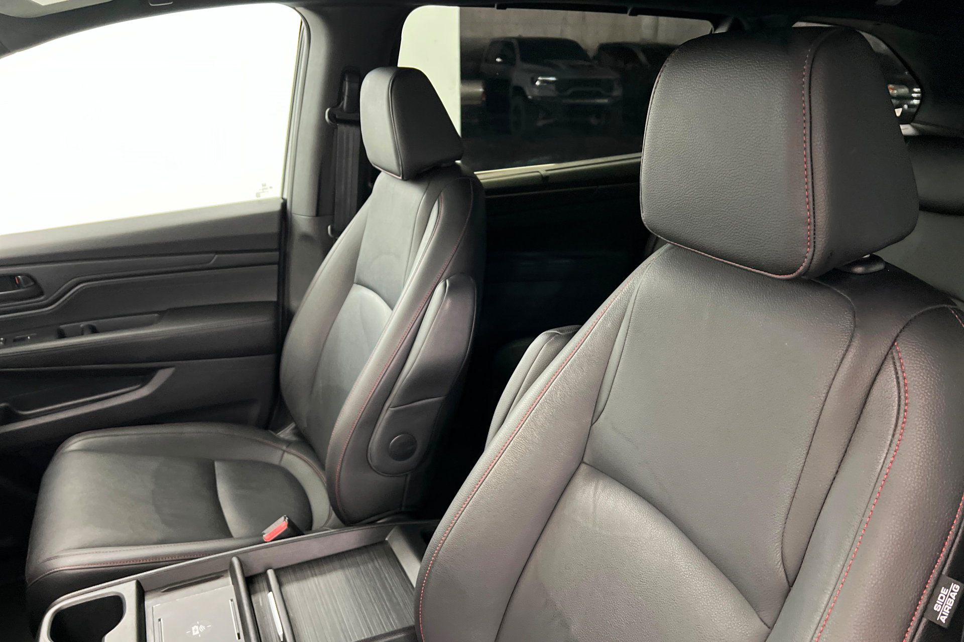 Used 2025 Honda Odyssey Sport-L image 17