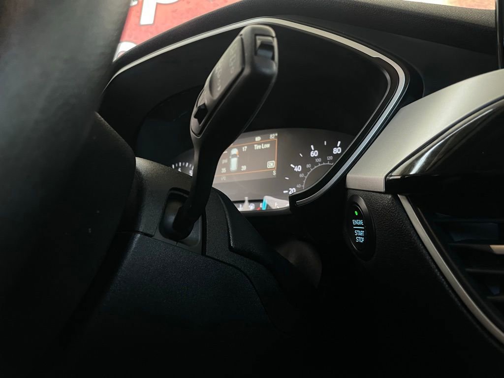 Used 2020 Ford Escape SE FWD image 30