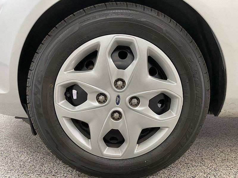 Used 2013 Ford Fiesta SE image 21