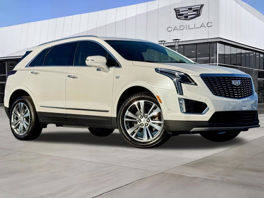 Used 2026 Cadillac XT5 Premium Luxury FWD image 2