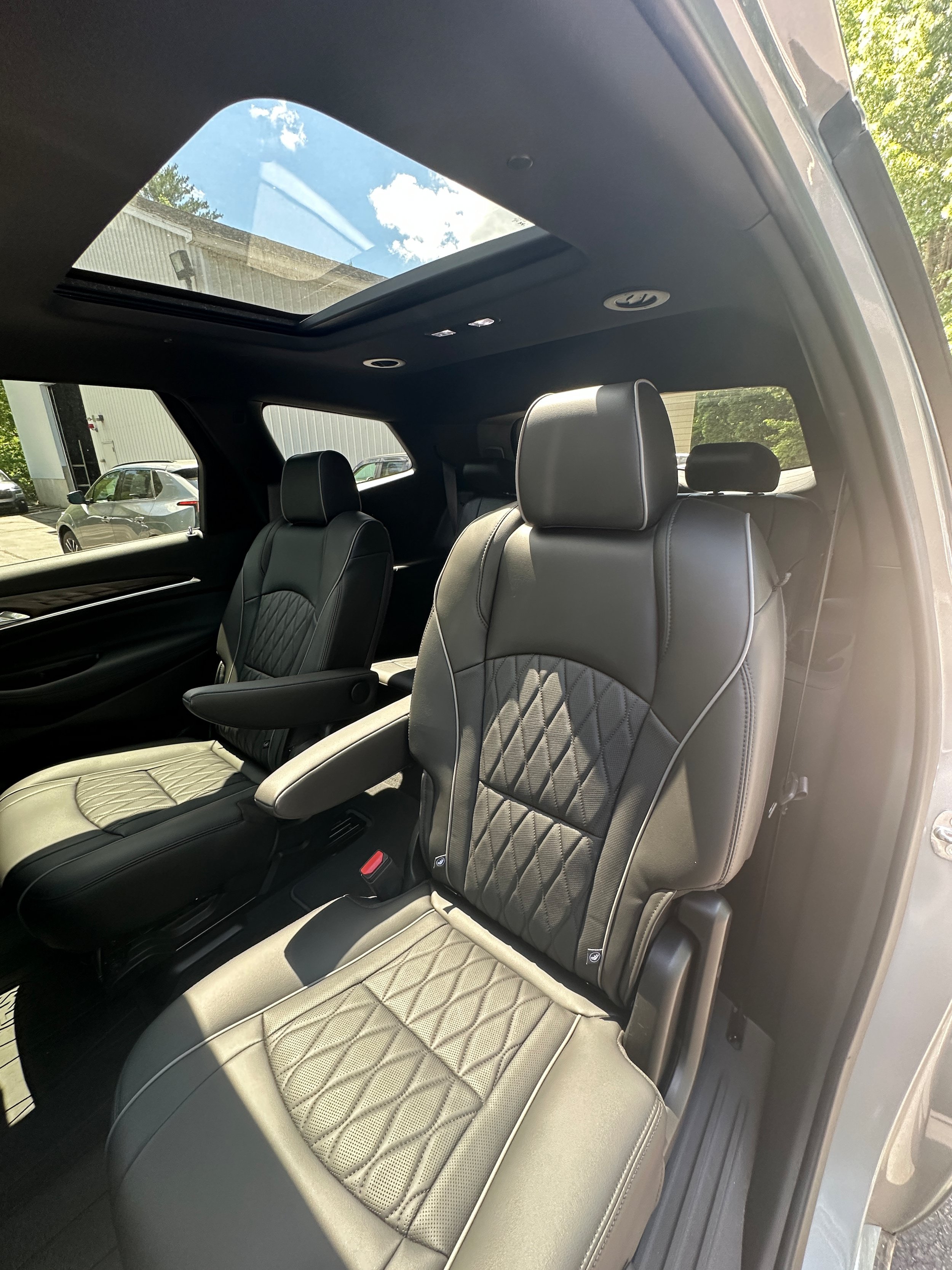 Used 2023 Buick Enclave Avenir w/ Avenir Technology Package AWD/4WD image 15