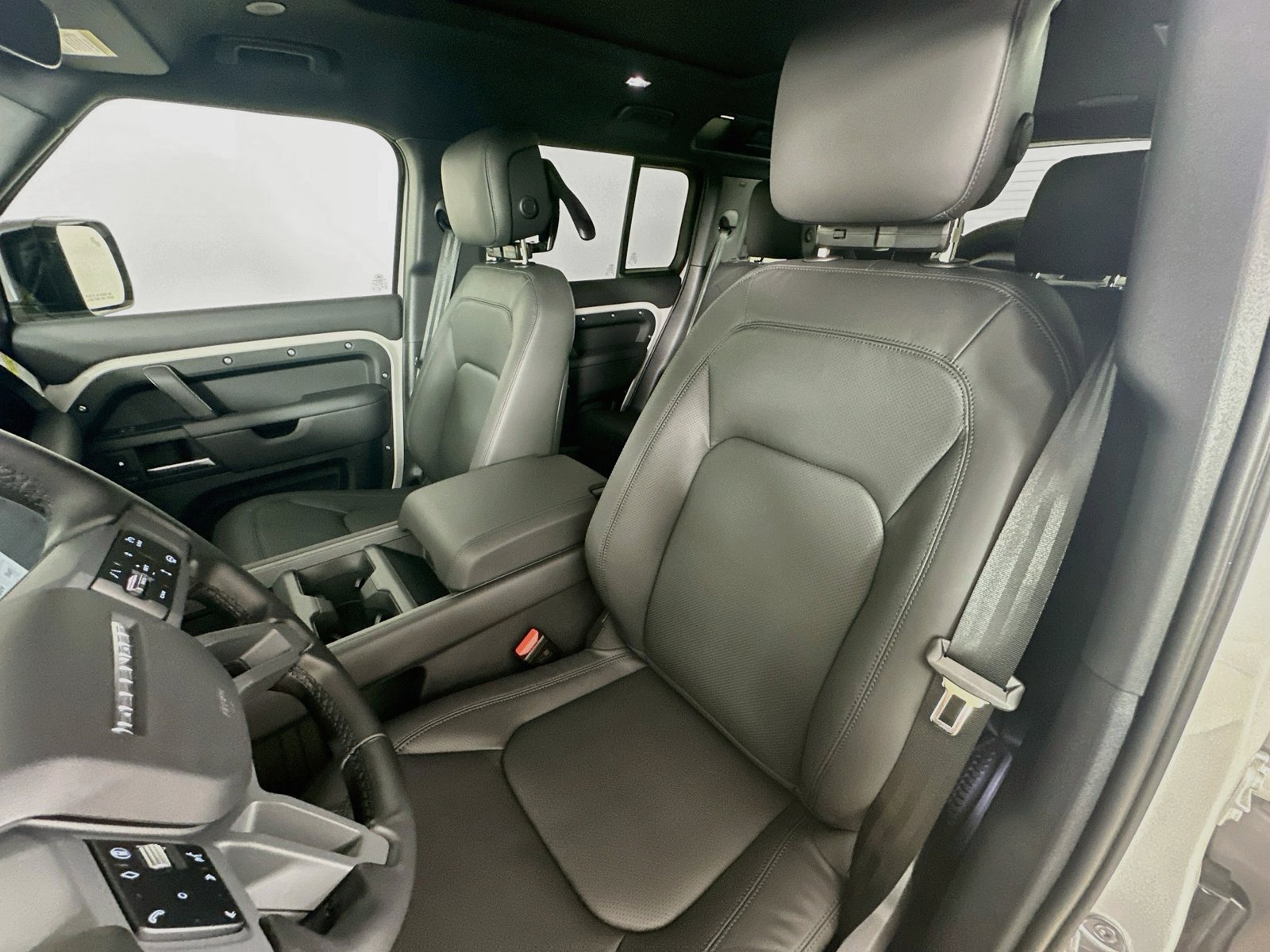New 2026 Land Rover Defender 110 X-Dynamic SE AWD/4WD image 35