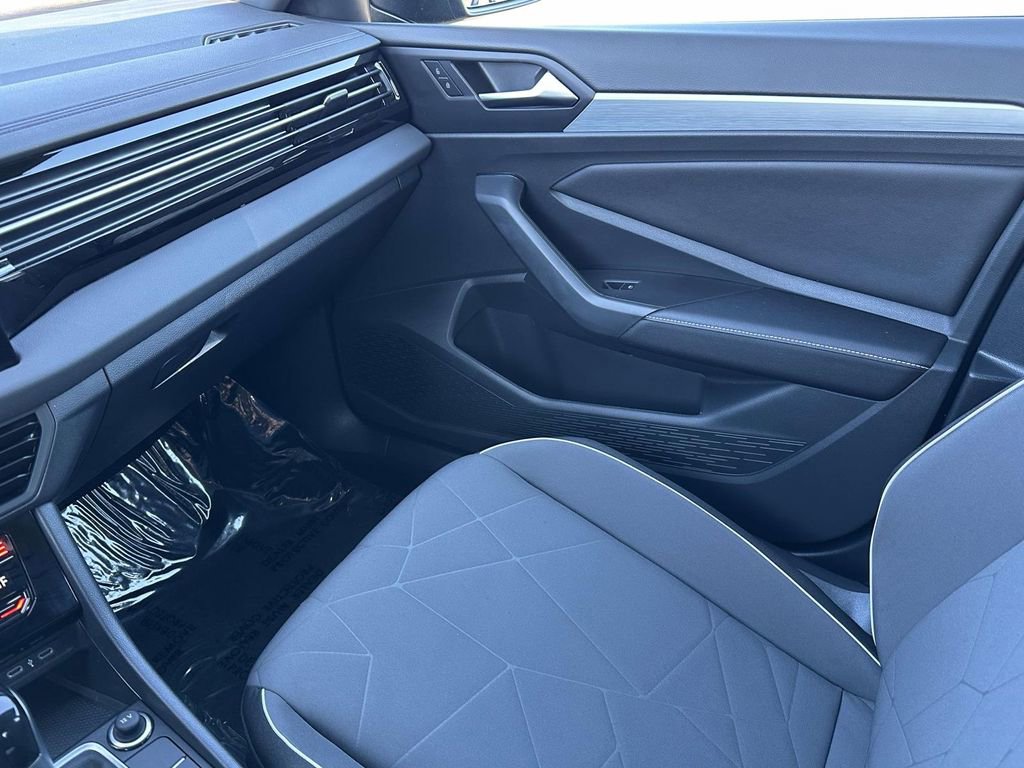 Used 2025 Volkswagen Jetta Sport image 30