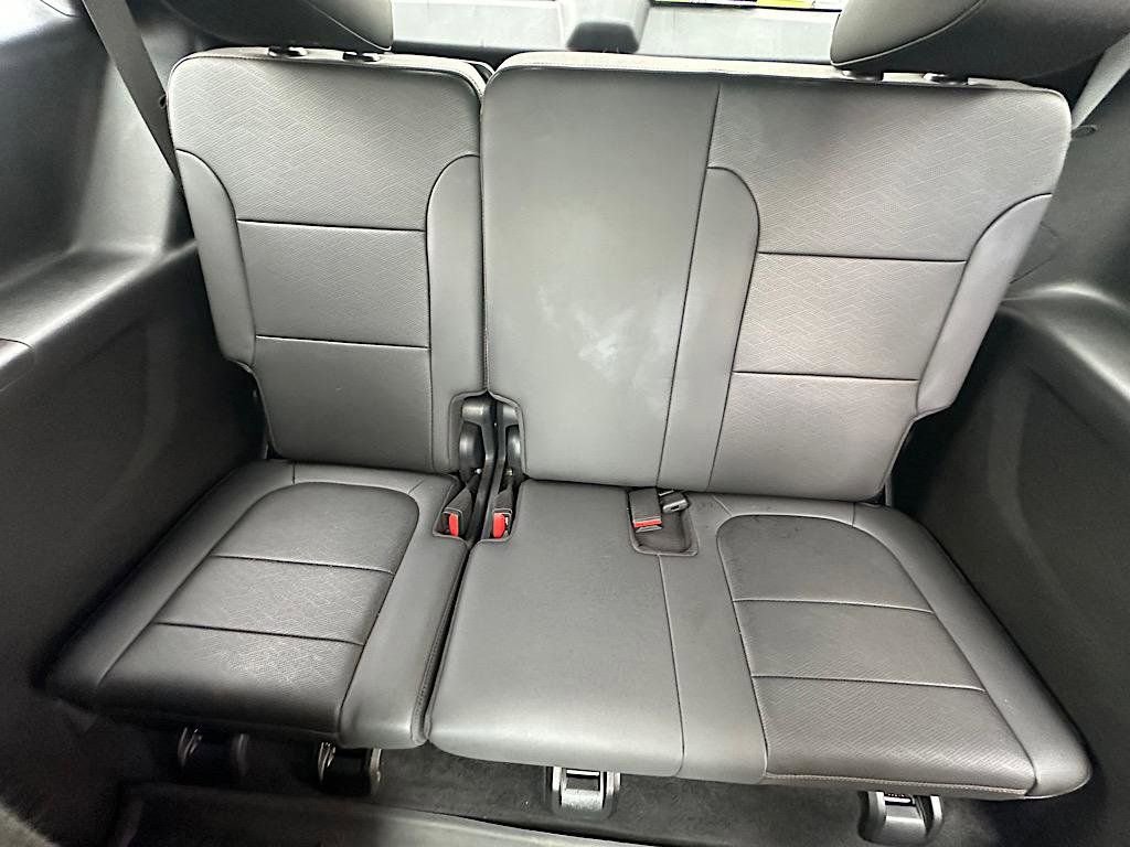 Used 2023 Chevrolet Traverse High Country w/ LPO, Floor Liner Package image 21