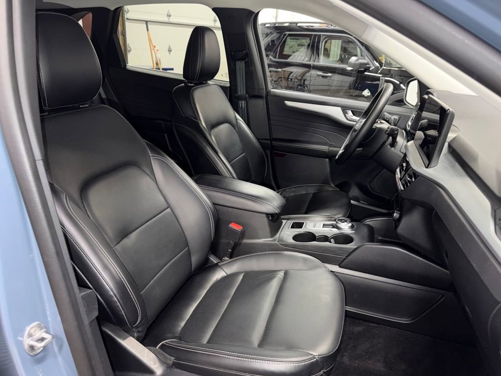 Used 2025 Ford Escape Platinum image 19