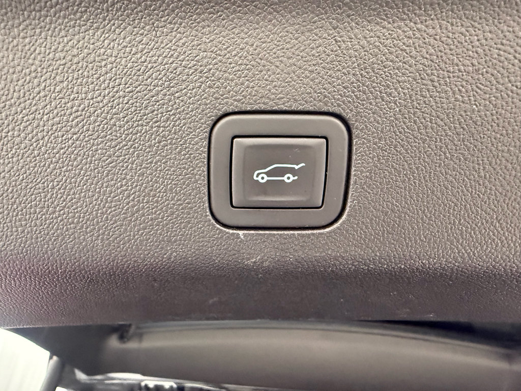 Used 2025 Chevrolet Suburban Z71 AWD/4WD image 14