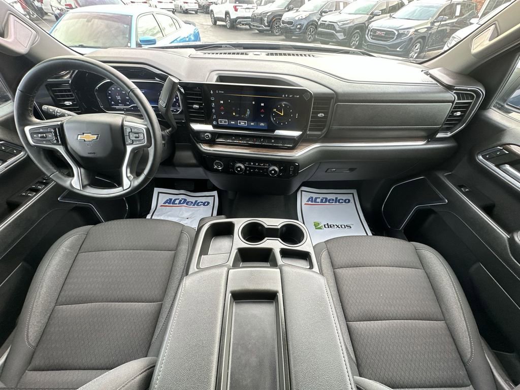 Used 2024 Chevrolet Silverado 1500 LT AWD/4WD image 20