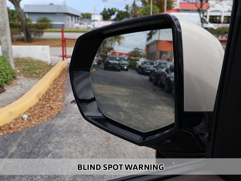 Used 2024 GMC Yukon SLT w/ SLT Luxury Package RWD image 7