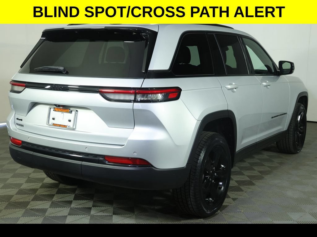 Used 2023 Jeep Grand Cherokee Altitude AWD/4WD image 11