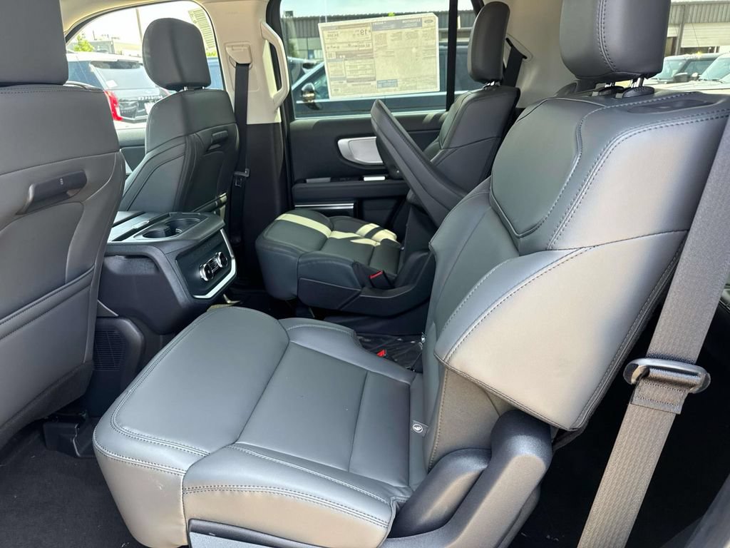 New 2026 Ford Expedition Active RWD image 6
