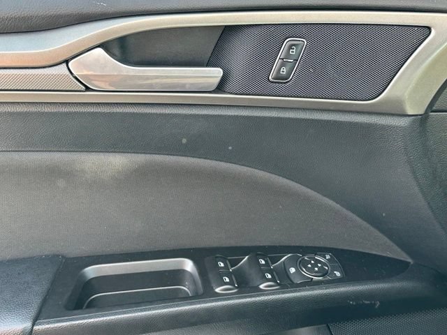 Used 2017 Ford Fusion SE w/ Fusion SE Technology Package FWD image 32